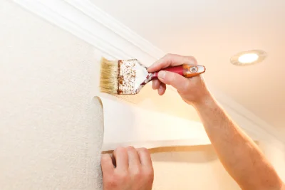 Pose de papier peint au Pout — revêtements muraux et toiles de verre